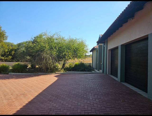 4 BEDROOM HOUSE SOLD IN LEEUWFONTEIN ESTATE
